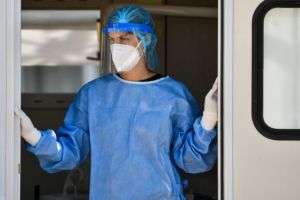 Παυλάκης: Αν ανοίξουμε, θα γίνουμε Μπέργκαμο – Σαρηγιάννης: Πότε θα εκτοξευθούν τα κρούσματα