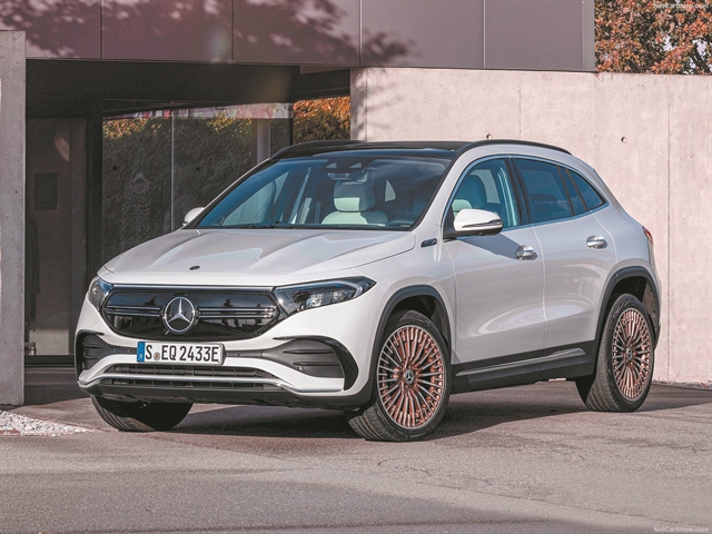 Με διττό ρόλο