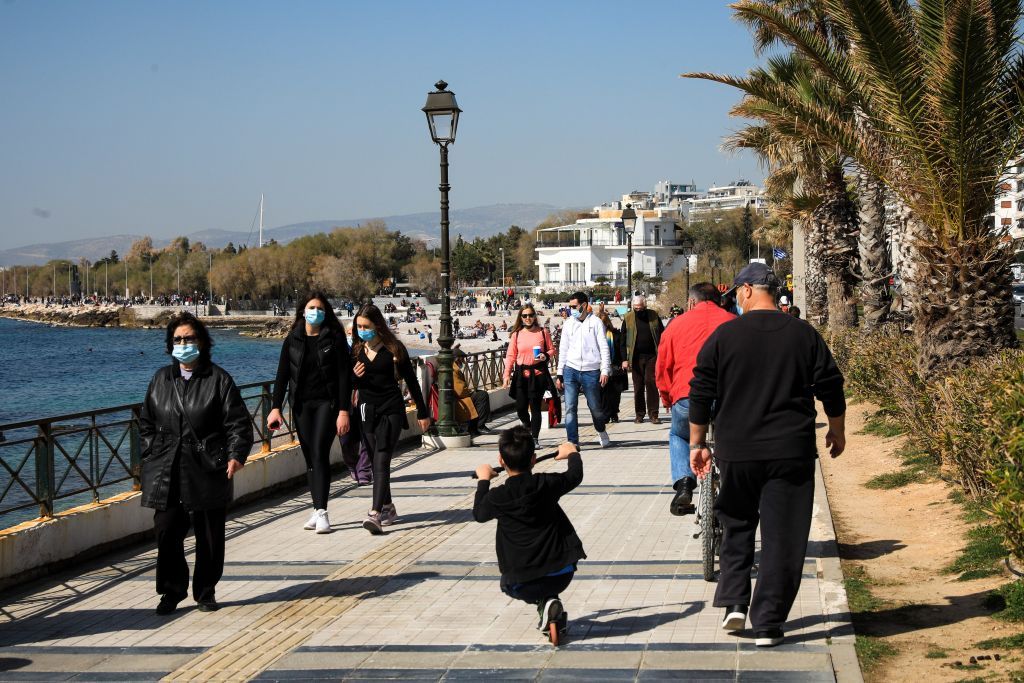 Κοροναϊός : Επιμένουν σε τετραψήφια επίπεδα τα νέα κρούσματα