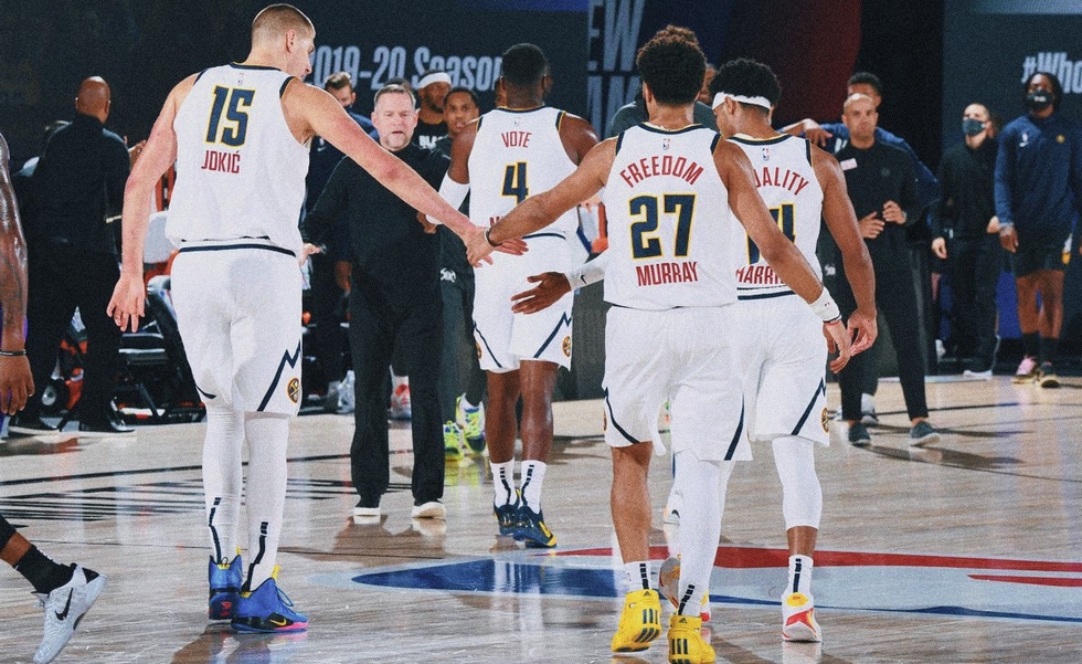 NBA : Ο Αντετοκούνμπο δεν μπορούσε να σταματήσει μόνος τους Ντένβερ Νάγκετς