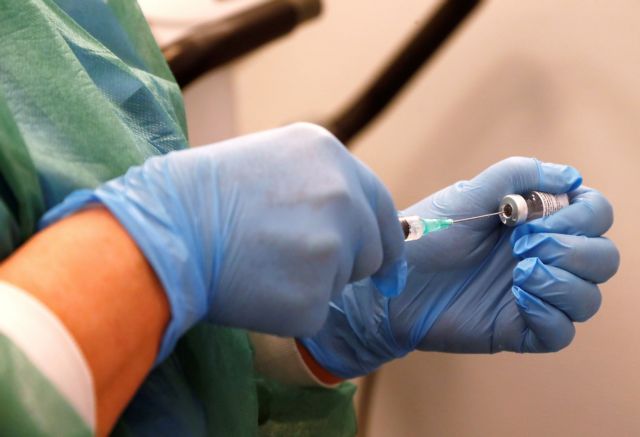 Προσοχή! Κίνδυνος για τέταρτο κύμα τον Δεκέμβριο με τους αρνητές του εμβολιασμού λέει ο Μόσιαλος