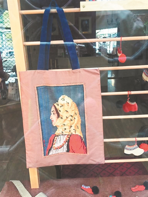 Η Εθνική Παλιγγενεσία για έναν χρόνο στις βιτρίνες…