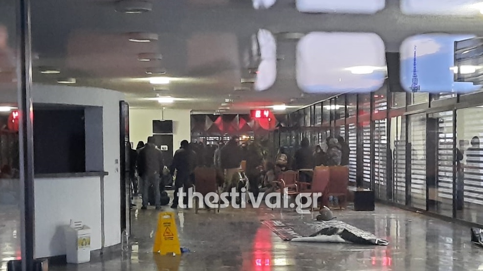 ΑΠΘ : Πληροφορίες για 33 προσαγωγές από την ΕΛ.ΑΣ κατά την εκκένωση της κατάληψης στην Πρυτανεία