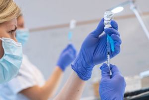 Εκκληση του ΠΟΥ να συνεχιστεί η χρήση του εμβολίου της AstraZeneca