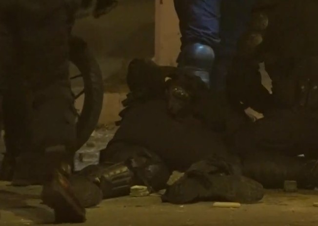 Νέα Σμύρνη : Σοβαρός τραυματισμός αστυνομικού | tanea.gr