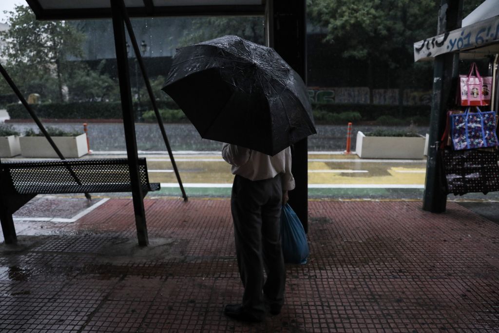 Καιρός : Πρόσκαιρες βροχές την Κυριακή με μικρή πτώση της θερμοκρασίας