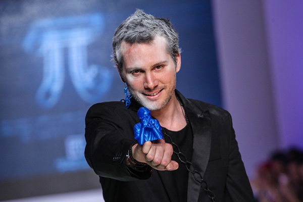 Ποιος είναι ο σχεδιαστής μόδας που γέμισε με κοκαΐνη την κοσμική Αθήνα