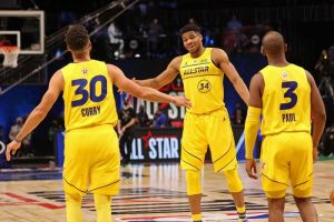 Αντετοκούνμπο : Το παιχνίδι με τον γιο του λίγο πριν το All Star Game