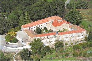 Καταρρέει η ιστορική Μονή Καλτεζών