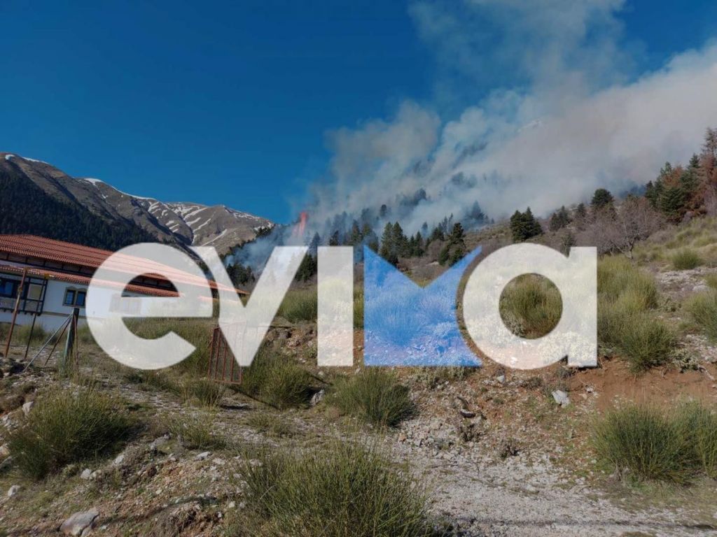 Μεγάλη πυρκαγιά στο Καρπενήσι κοντά σε ξενοδοχείο