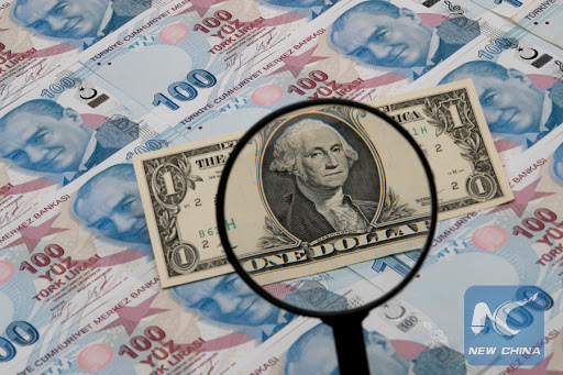 Σε ελεύθερη πτώση τουρκική λίρα και χρηματιστήριο, καλπάζει ο πληθωρισμός