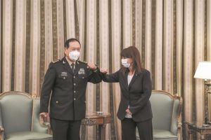 Τι αναζητούσε ο κινέζος υπουργός Αμυνας στην Αθήνα