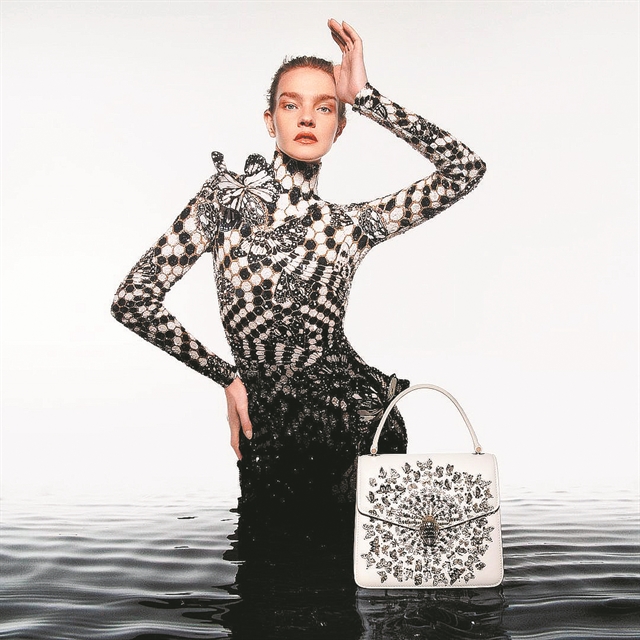 Από τις στολές του 1821 στις τσάντες Bvlgari…