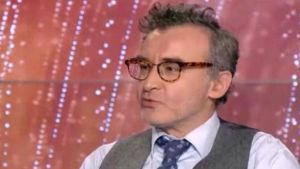 Ο Νίκος Ορφανός ξεστομίζει τα… γαλλικά που του έλεγε σκηνοθέτης