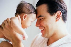 Νομοσχέδιο φέρνει σημαντικές αλλαγές στη γονική άδεια και κατά τον τοκετό για τον πατέρα