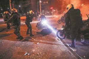 Ερευνες για τη βία στη Νέα Σμύρνη