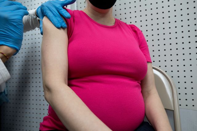 Δεν απειλεί τις εγκύους και τα νεογνά ο εμβολιασμός λέει ο Μόσιαλος | tanea.gr