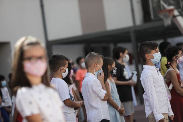 Πότε πρέπει τα παιδιά να φορούν μάσκα υπενθυμίζει ο Δρ. Φάουτσι
