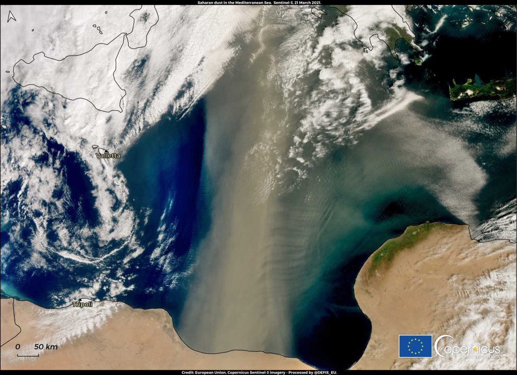 Εντυπωσιακή εικόνα με το σύννεφο σκόνης 800 χιλ. από την Αφρική που πνίγει Ελλάδα και Βαλκάνια
