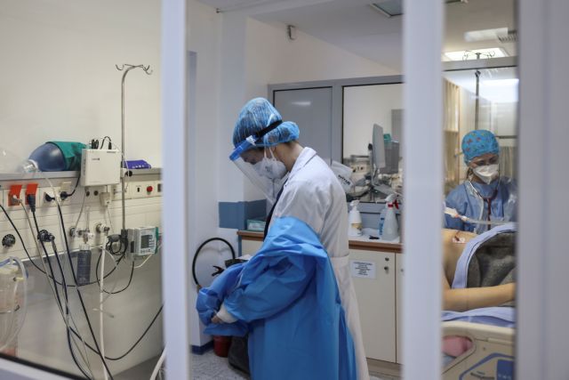 Κοροναϊός : Καταρρέουν τα νοσοκομεία – Αποδεκατίζουν οικογένειες οι μεταλλάξεις | tanea.gr