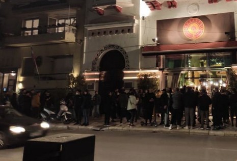 Θεσσαλονίκη : «Κοσμοσυρροή» για ένα ποτό take away