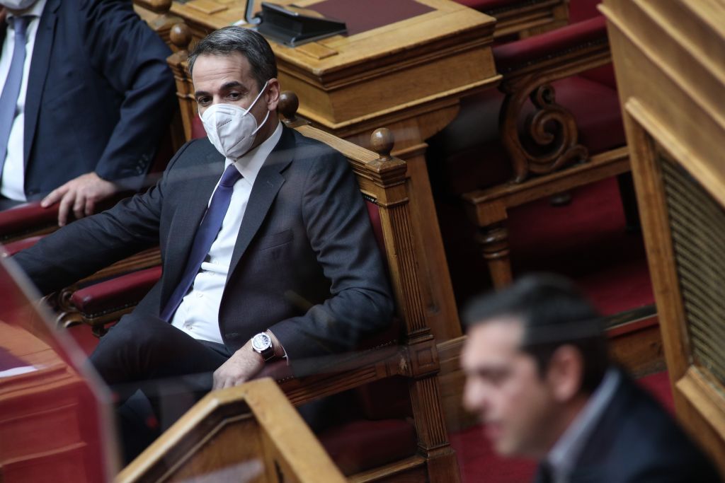 Σε εξέλιξη στην Ολομέλεια της Βουλής η συζήτηση για τη βία