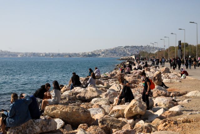 Σε επαγρύπνηση ειδικοί και κυβέρνηση για τα σταθερά υψηλά νέα κρούσματα στην Αττική