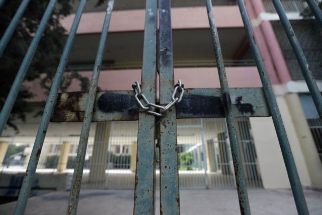 Κλείσιμο σχολείων σε όλη την Ελλάδα και παράταση του lockdown στις κόκκινες περιοχές εισηγείται η Επιτροπή