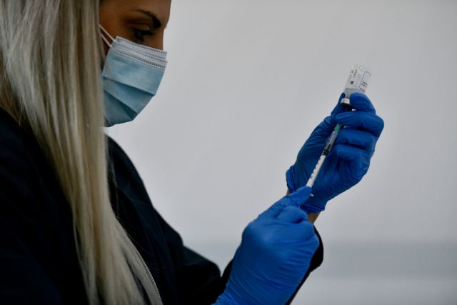 Πανελλήνιος Φαρμακευτικός Σύλλογος : Δεν γίνεται αλλαγή του εμβολίου κατά του κοροναϊού στα φαρμακεία