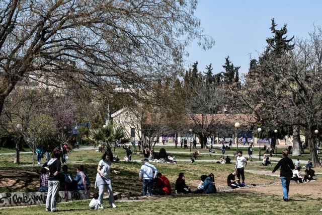 Υπέρ των ελευθεριών σε όσους έχουν εμβολιαστεί ο Δερμιτζάκης: Βλέπει μείωση κρουσμάτων 10% κάθε εβδομάδα