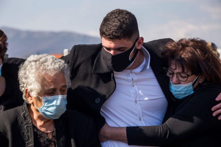 Κηδεία Καραϊβάζ : «Ο πατέρας μου πίστευε πολύ στους ανθρώπους» | tanea.gr