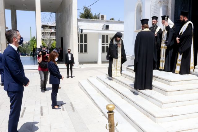 Επιμνημόσυνη δέηση για τα θύματα της πανδημίας στο Α’ Νεκροταφείο – Το μήνυμα της ΠτΔ