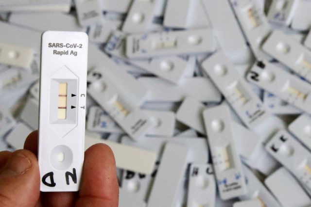 Γεωργιάδης για self test : Οι φαρμακοποιοί ήξεραν ότι είναι σε συσκευασία 25 τεμαχίων