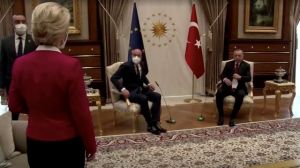 Το «sofagate» στριμώχνει τον Ερντογάν
