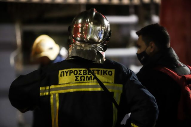 Νέα Ερυθραία: Ένας νεκρός και δύο τραυματίες από πυρκαγιά σε σπίτι