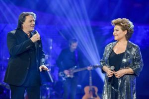 «Σπίτι με το MEGA»: Δείτε πρώτοι μουσικό απόσπασμα με τον Γιάννη Κότσιρα και τη Γιώτα Νέγκα