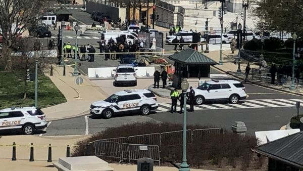 Αυτοκίνητο έπεσε πάνω σε αστυνομικούς έξω από το Καπιτώλιο