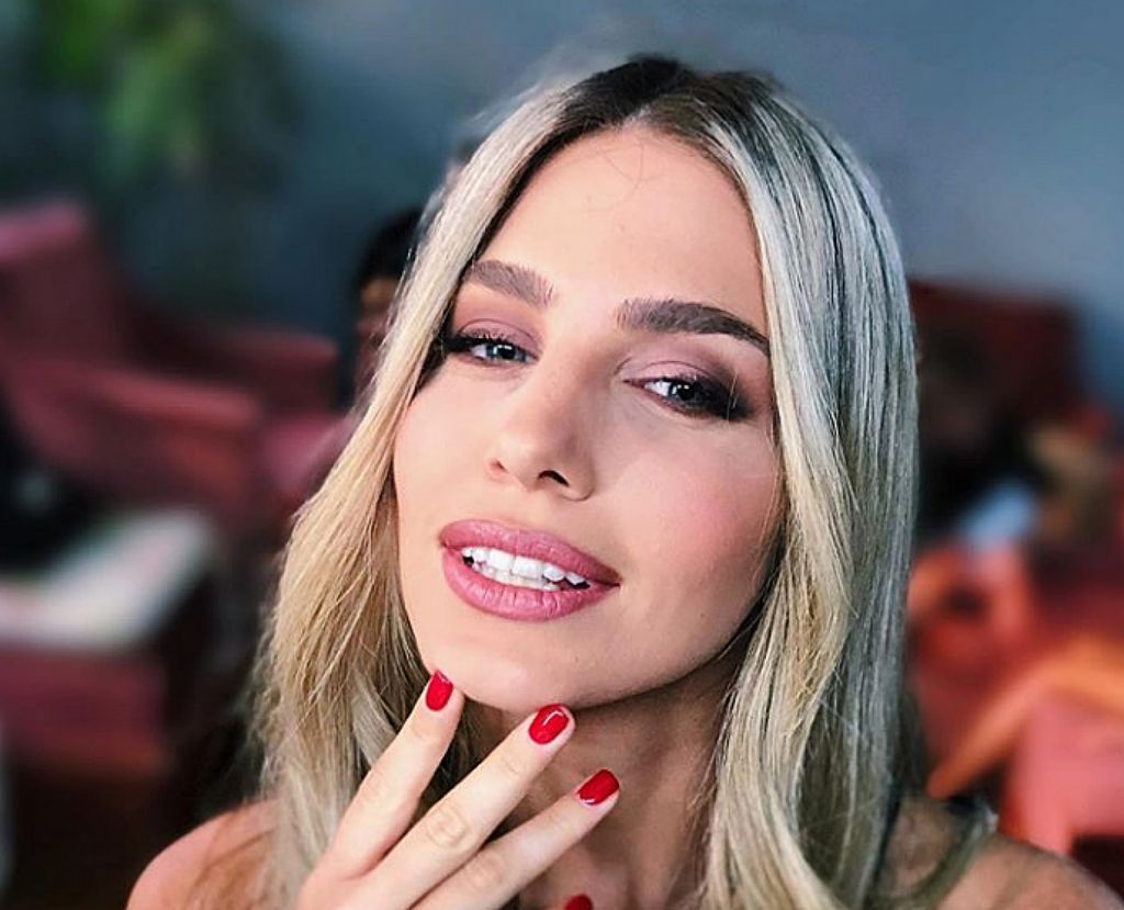 Με κοροναϊό και το κορίτσι του «Τροχού της Τύχης»