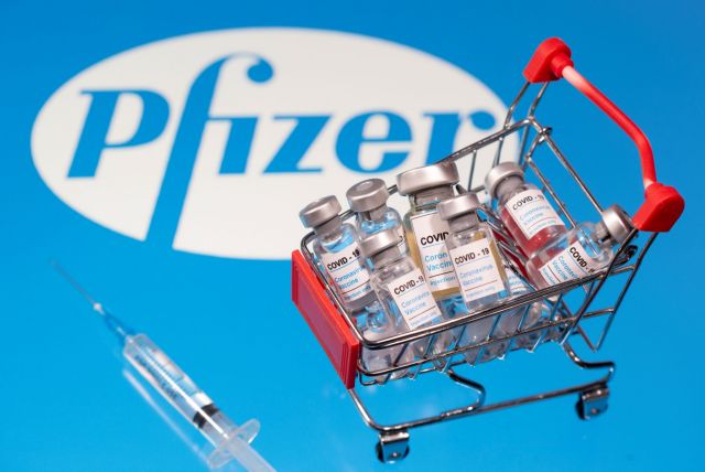 H EE ετοιμάζει συμφωνία-μαμούθ με τη Pfizer για 1,8 δισ. δόσεις
