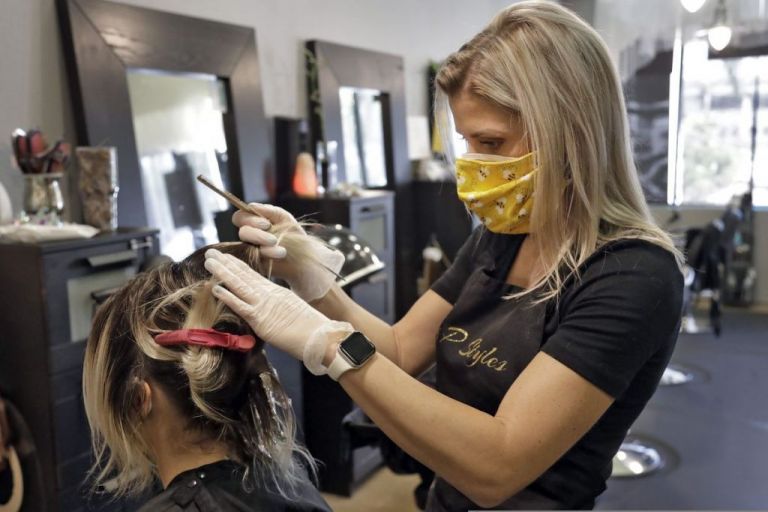 Ωράριο: Ανοιχτά καταστήματα και κομμωτήρια την Κυριακή του Θωμά