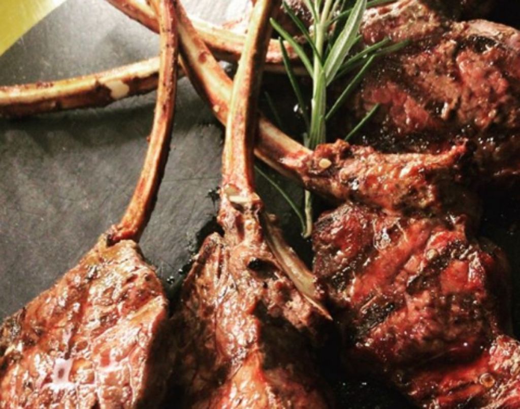 Η Ενωση Αθεων καλεί σε κρεατοφαγία μέσω Zoom