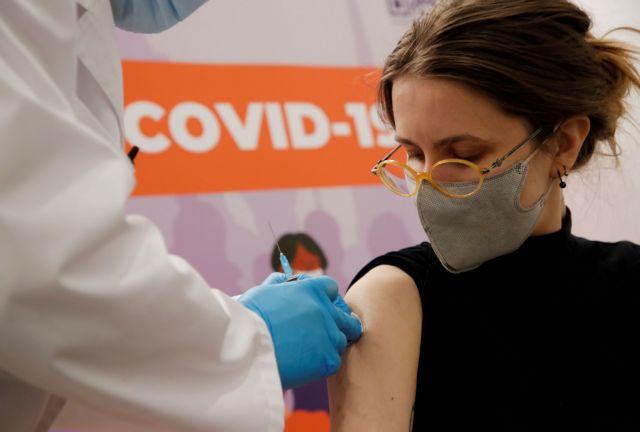 Φρενίτιδα στους 30άρηδες για το εμβολιαστικό ραντεβού – Πόσα κλείστηκαν το πρώτο 24ωρο