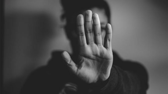Χειροπέδες σε 35χρονο που αποπειράθηκε να κακοποιήσει σεξουαλικά δύο μαθήτριες Λυκείου στη Νέα Σμύρνη