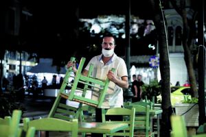 Η εστίαση στρώνει τραπέζι μετά το Πάσχα