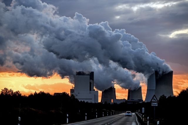 Ο Μπάιντεν δεσμεύεται για δραστική μείωση των εκπομπών άνθρακα