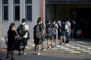 Προς άνοιγμα Γυμνασίων και Δημοτικών στις 10 Μαΐου με self test