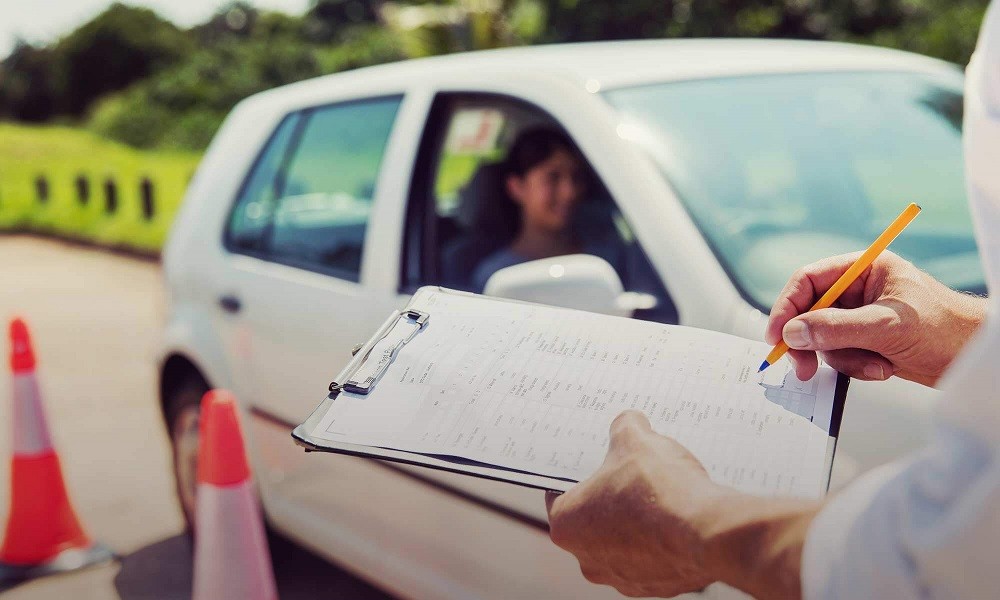 Ανοίγουν από Δευτέρα οι σχολές οδηγών