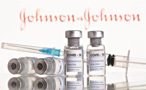 Στα σκουπίδια 15 εκατ. δόσεις του εμβολίου Johnson & Johnson!
