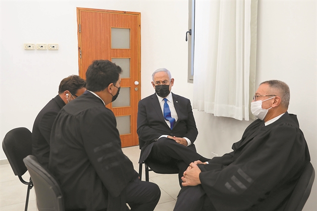 Πολιτικό δράμα σε δύο σκηνές, με «σταρ» τον Νετανιάχου