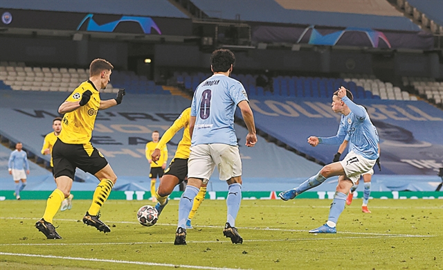 Εμειναν όρθιοι οι Πολίτες